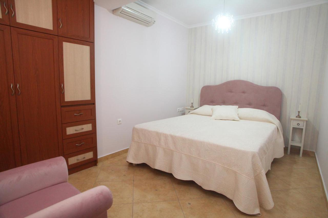 Pirofani Villa Apartments Apolpaina Екстериор снимка